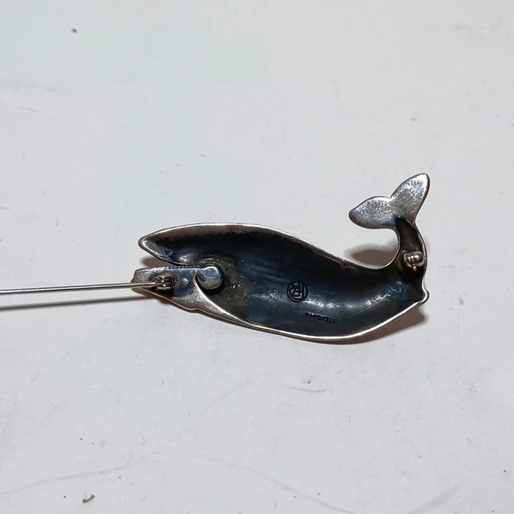 STERLING SILVER WHALE BROOCH 2" FROM HEAD TO TAIL MARKED RR - Picture 4 of 5